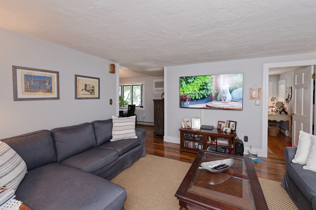 4 bed, 1 bath apartment for rent at 54 West Main Unit 2, Marlborough — photo 18 of 41