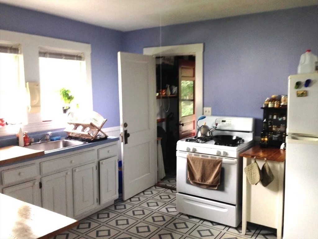 2 bed, 1 bath apartment for rent at 54 West St Unit 54, Medford — photo 5 of 11