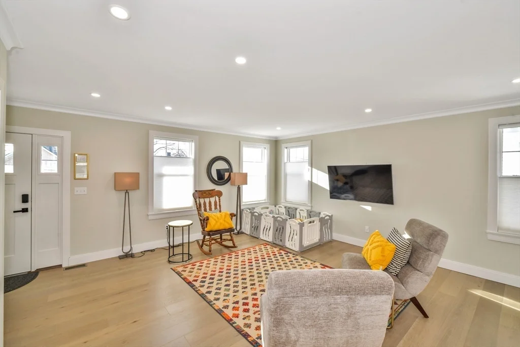 4 bed, 2 bath apartment for rent at 54 Williams Ave Unit A, Hyde Park — photo 4 of 29