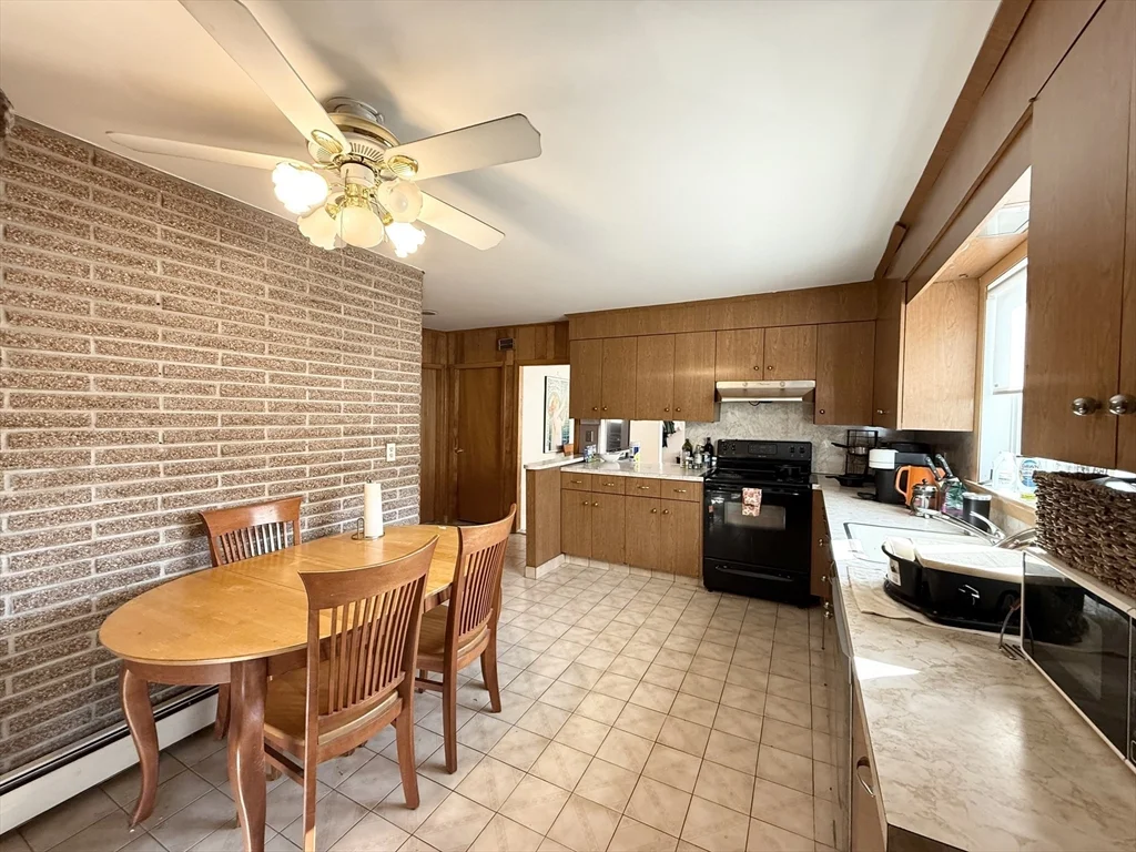 2 bed, 1 bath apartment for rent at 540 Main St Unit 2, Medford — photo 4 of 17