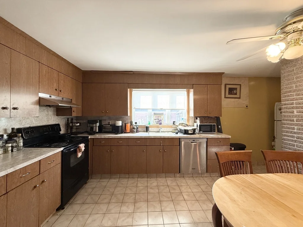2 bed, 1 bath apartment for rent at 540 Main St Unit 2, Medford