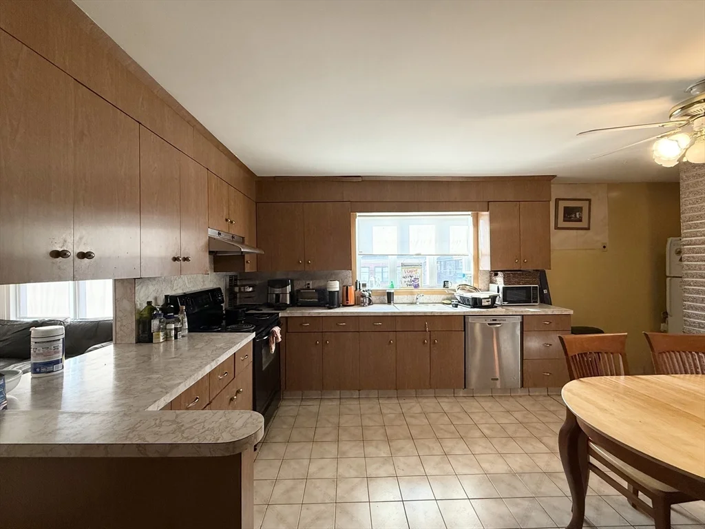 2 bed, 1 bath apartment for rent at 540 Main St Unit 2, Medford — photo 5 of 17