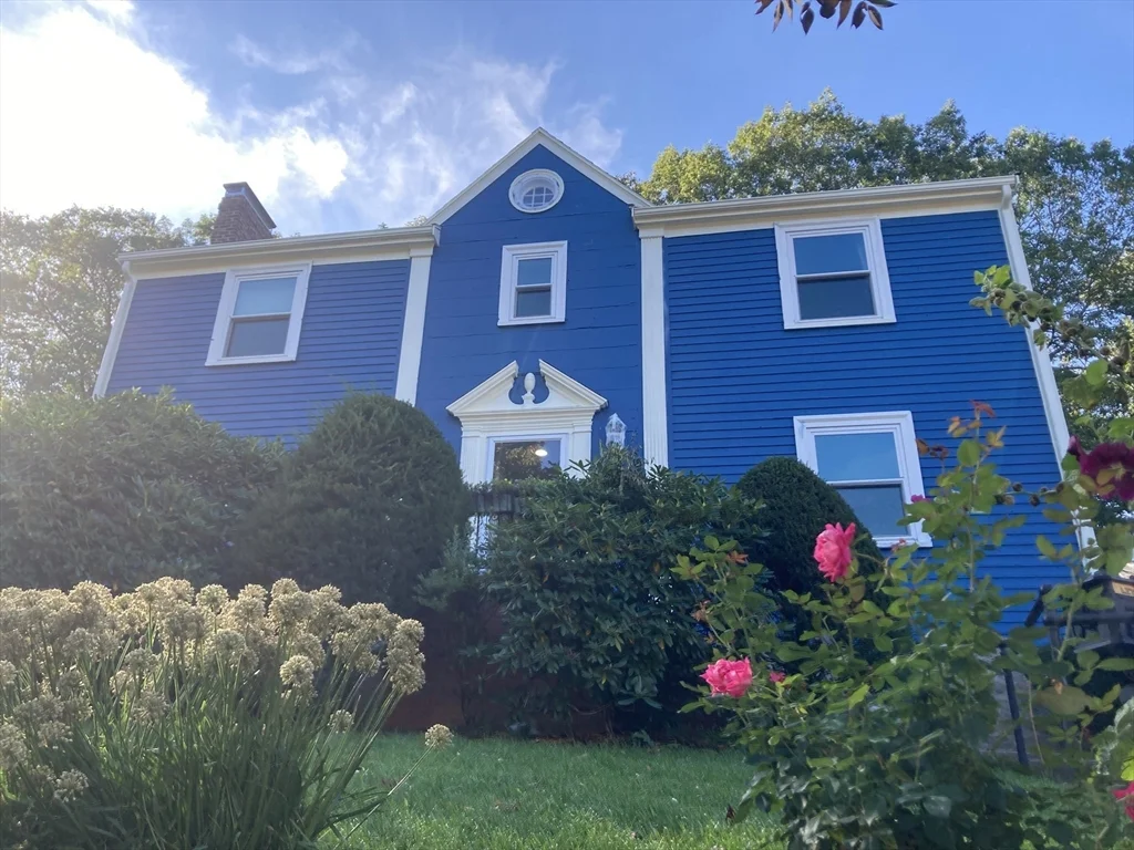5 bed, 3 bath apartment for rent at 542 Commonwealth Ave Unit 542, Newton — photo 1 of 31