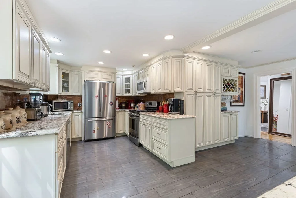 5 bed, 3 bath apartment for rent at 542 Commonwealth Ave Unit 542, Newton — photo 4 of 31
