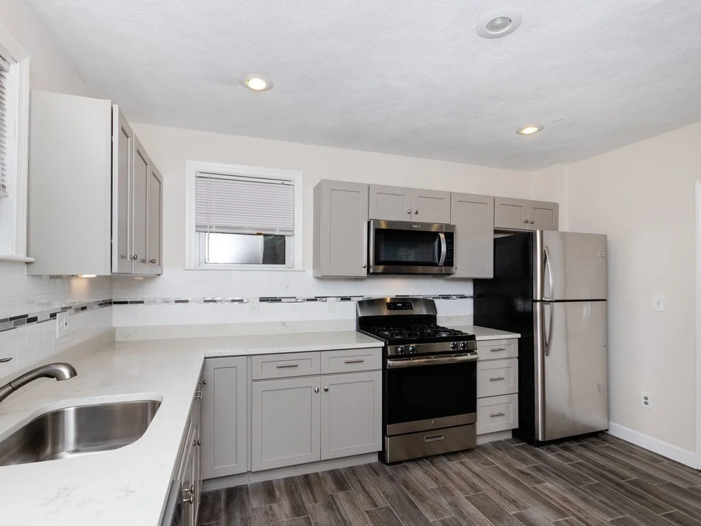 3 bed, 1 bath apartment for rent at 542 East 5th Unit 1, South Boston — photo 5 of 8