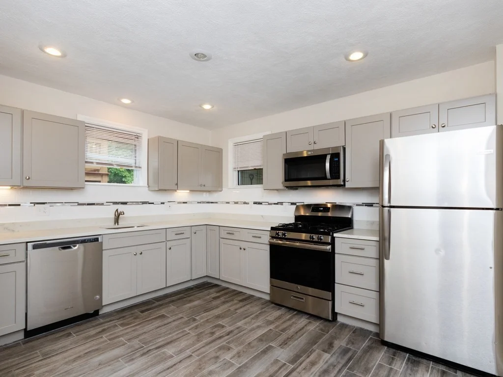3 bed, 1 bath apartment for rent at 542 East 5th Unit 1, South Boston — photo 4 of 8