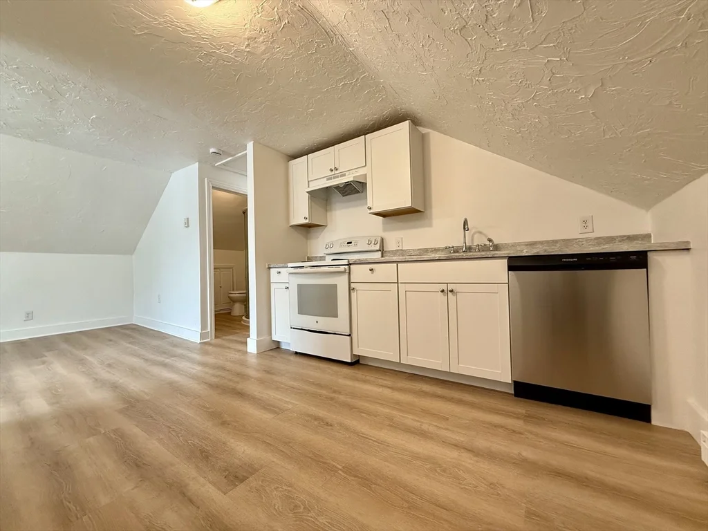 2 bed, 1 bath apartment for rent at 542 Mount Hope St Unit 3, North Attleboro — photo 6 of 11
