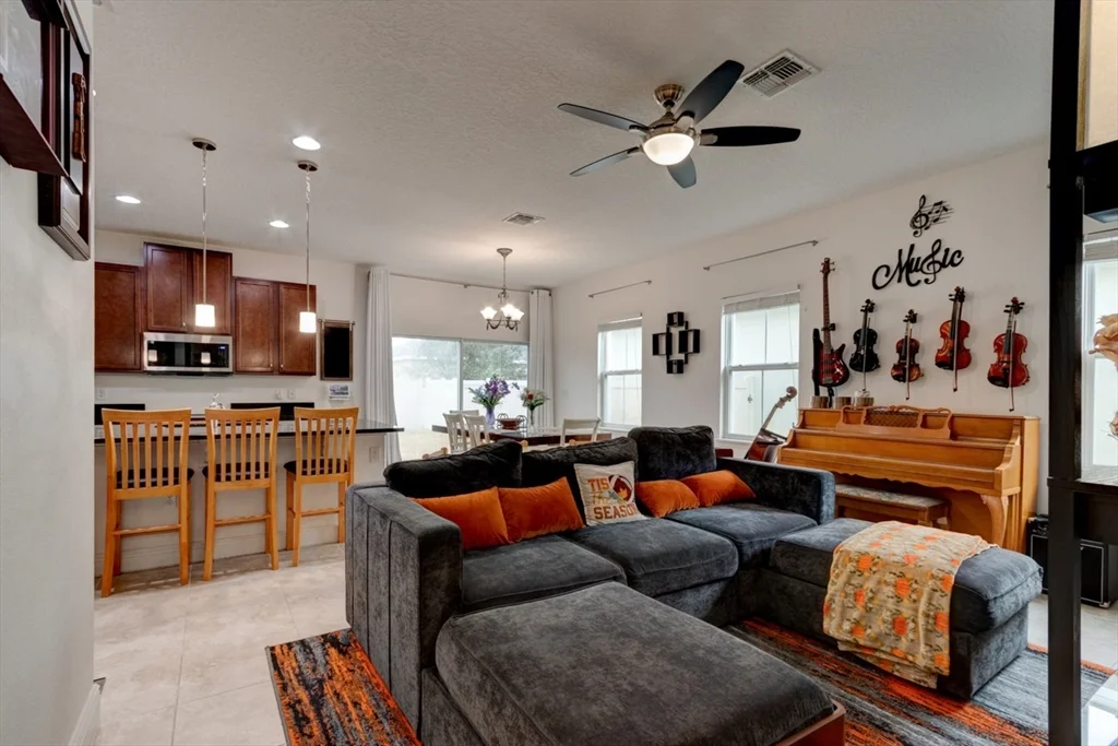 3 bed, 2 bath apartment for rent at 5424 Estero Loop Unit -, Port Orange — photo 3 of 23