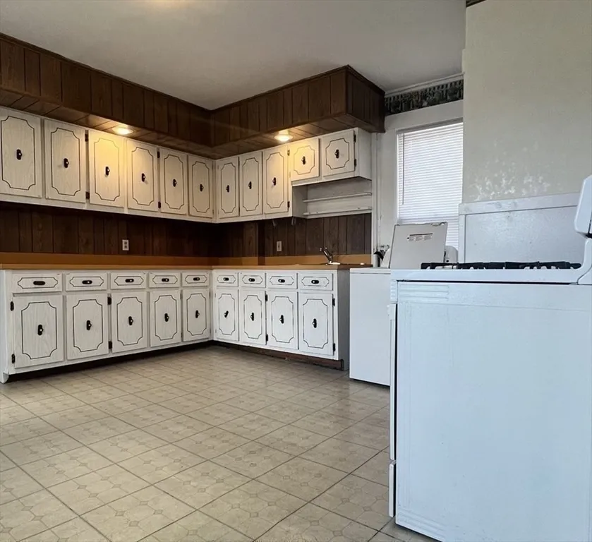 2 bed, 1 bath apartment for rent at 543 Broadway Unit 2F, Magoun Square — photo 5 of 24