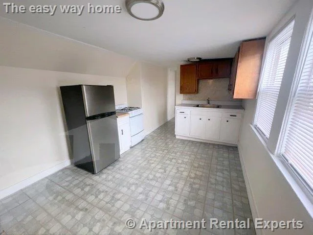 2 bed, 1 bath apartment for rent at 543 Broadway Unit 3, Magoun Square — photo 6 of 10