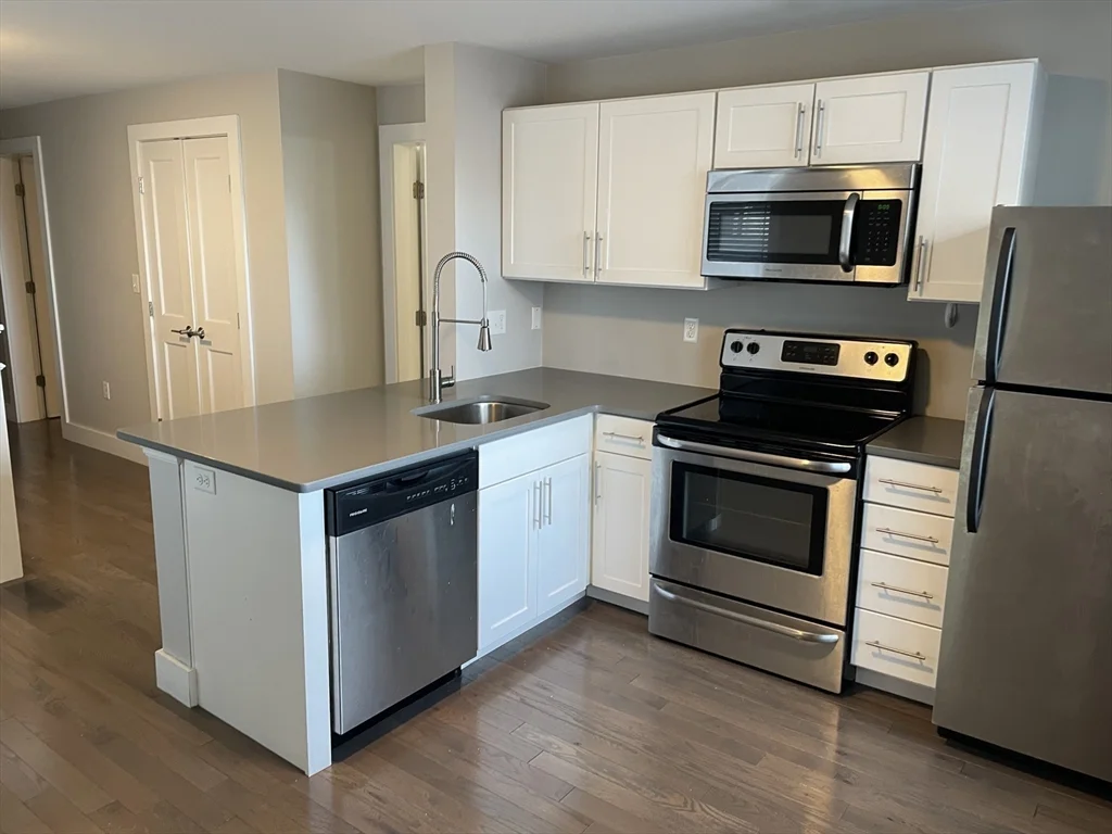 2 bed, 1 bath apartment for rent at 543 Dorchester Ave Unit 2, South Boston — photo 2 of 9