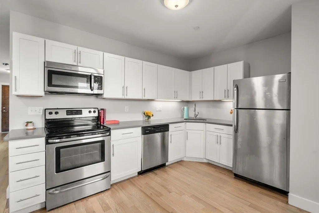 1 bed, 1 bath apartment for rent at 543 Dorchester Ave Unit 4, South Boston — photo 3 of 6