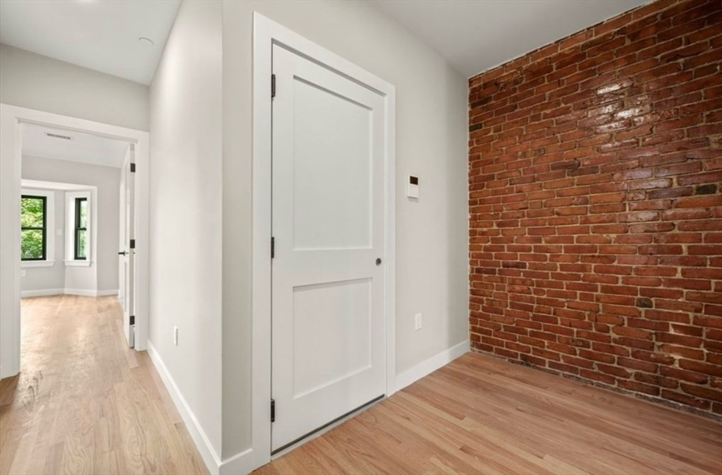 3 bed, 2 bath apartment for rent at 543 E 7th Unit 2, South Boston — photo 5 of 9