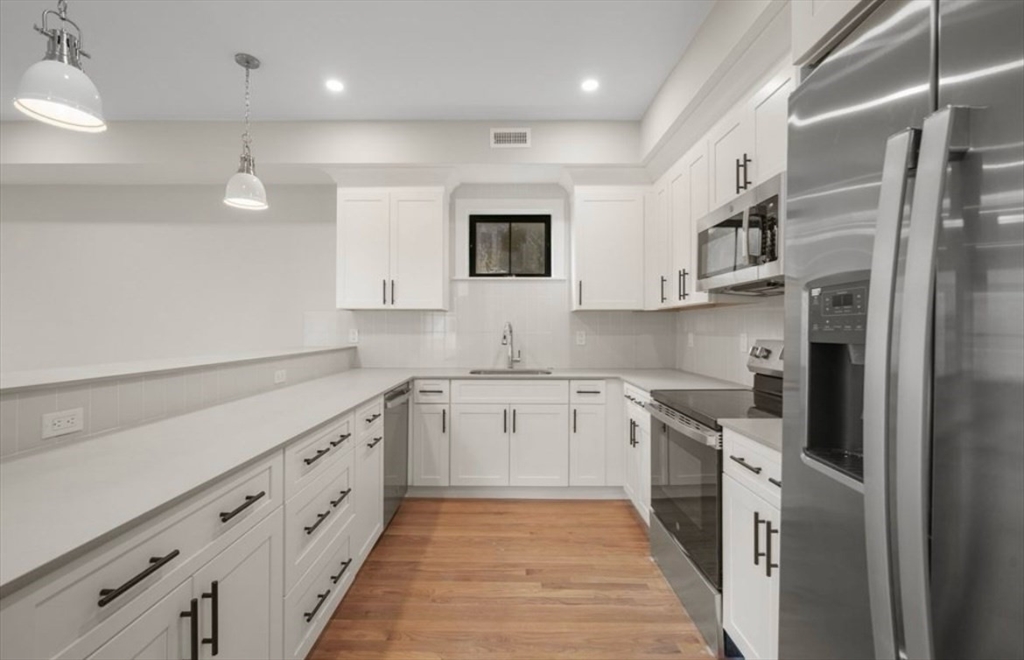 3 bed, 2 bath apartment for rent at 543 E 7th Unit 2, South Boston — photo 9 of 9