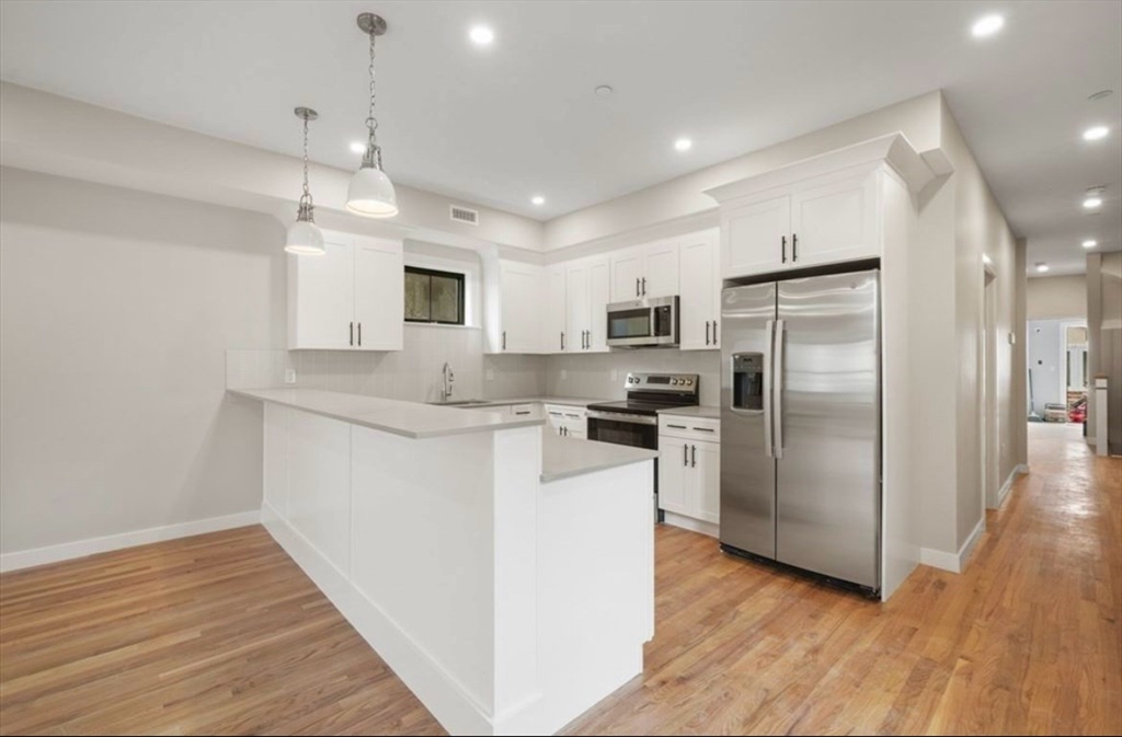 3 bed, 2 bath apartment for rent at 543 E 7th Unit 2, South Boston — photo 6 of 9