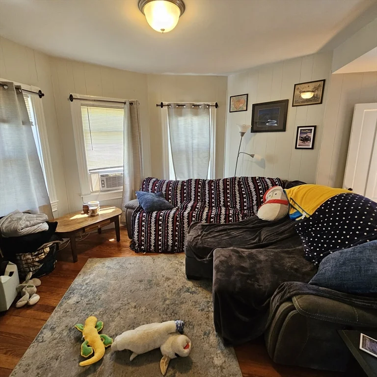 4 bed, 2 bath apartment for rent at 544 Trapelo Rd Unit 2, Belmont — photo 5 of 9