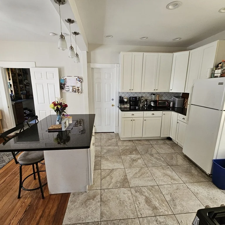 4 bed, 2 bath apartment for rent at 544 Trapelo Rd Unit 2, Belmont — photo 3 of 9