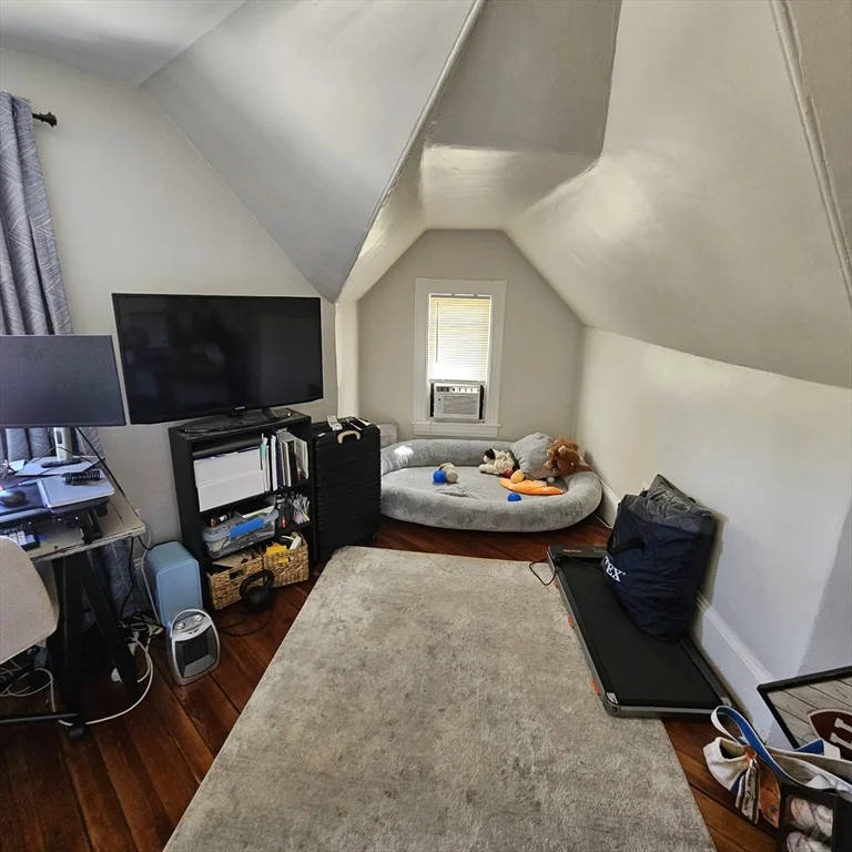 4 bed, 2 bath apartment for rent at 544 Trapelo Rd Unit 2, Belmont — photo 8 of 9
