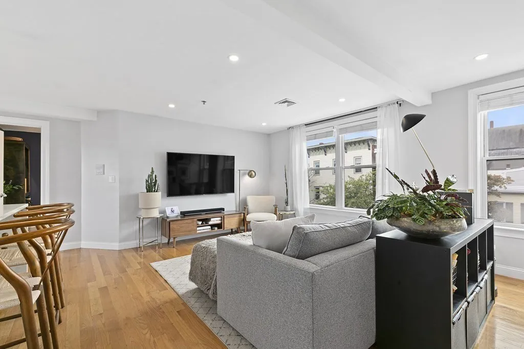 4 bed, 2 bath apartment for rent at 545 Cambridge St Unit 3, East Cambridge — photo 4 of 6