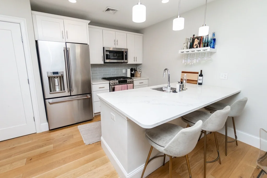 1 bed, 1 bath apartment for rent at 545 E 3rd St Unit 3, South Boston — photo 2 of 22