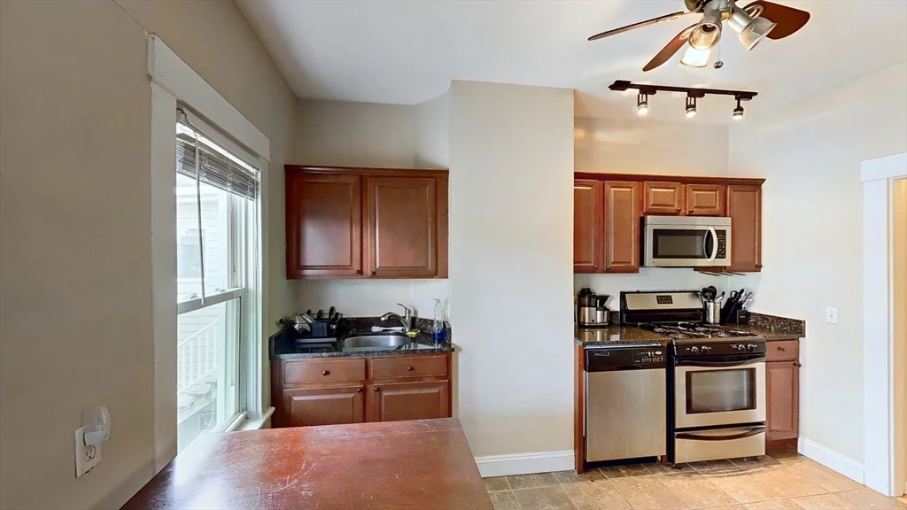 2 bed, 1 bath apartment for rent at 545 E 5th St Unit 2, South Boston — photo 11 of 13