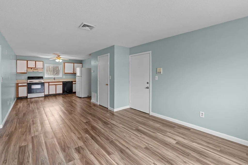 2 bed, 1 bath apartment for rent at 5455 North Main St Unit 13E, Fall River — photo 4 of 16