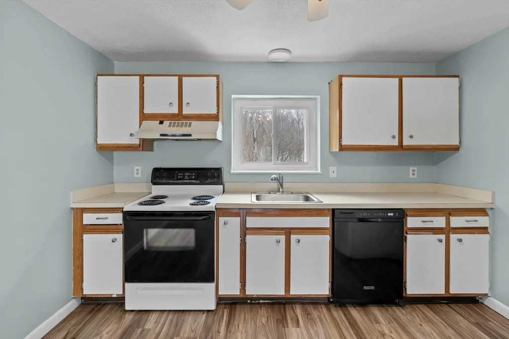 2 bed, 1 bath apartment for rent at 5455 North Main St Unit 13E, Fall River — photo 2 of 16