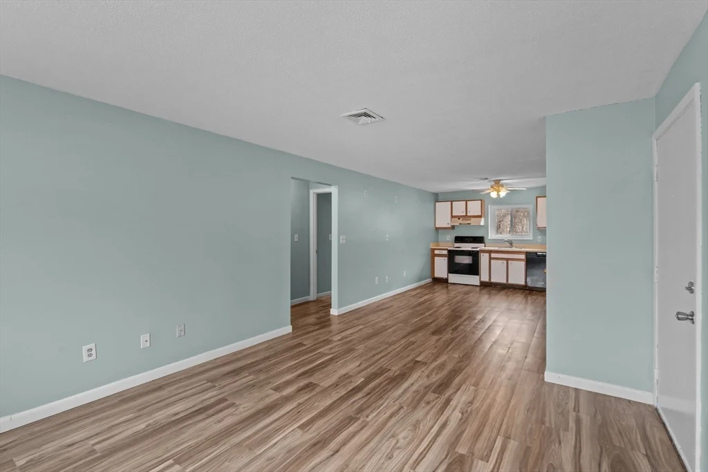 2 bed, 1 bath apartment for rent at 5455 North Main St Unit 13E, Fall River — photo 3 of 16