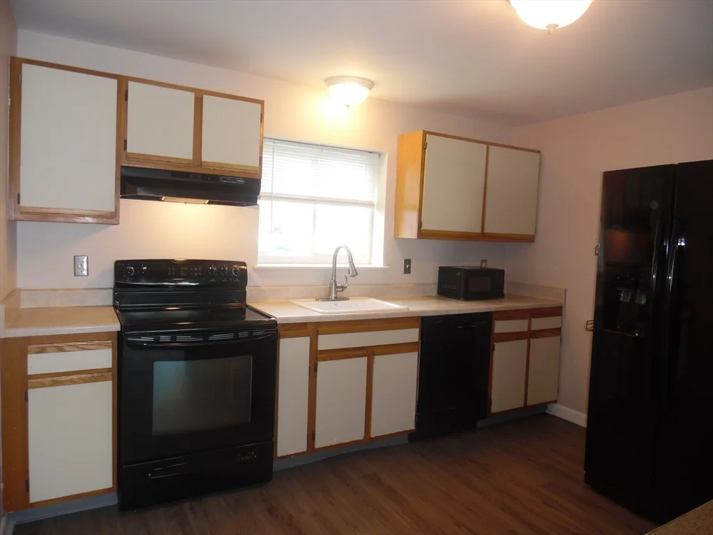 2 bed, 1 bath apartment for rent at 5455 North Main St Unit 21C, Fall River — photo 2 of 7