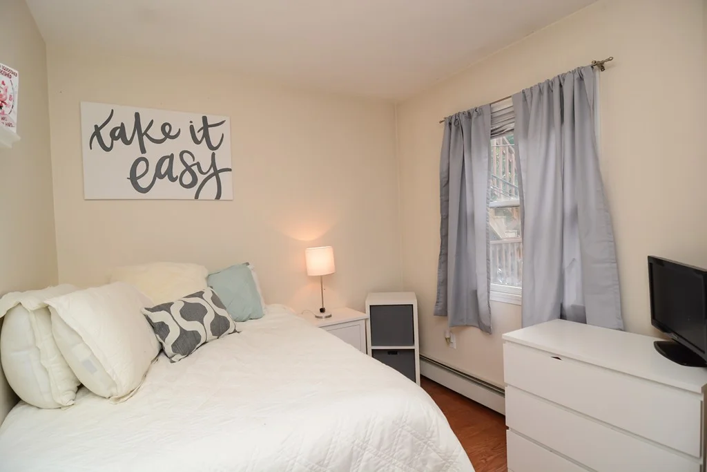 3 bed, 1 bath apartment for rent at 546 East 8th St Unit 2, South Boston — photo 6 of 28