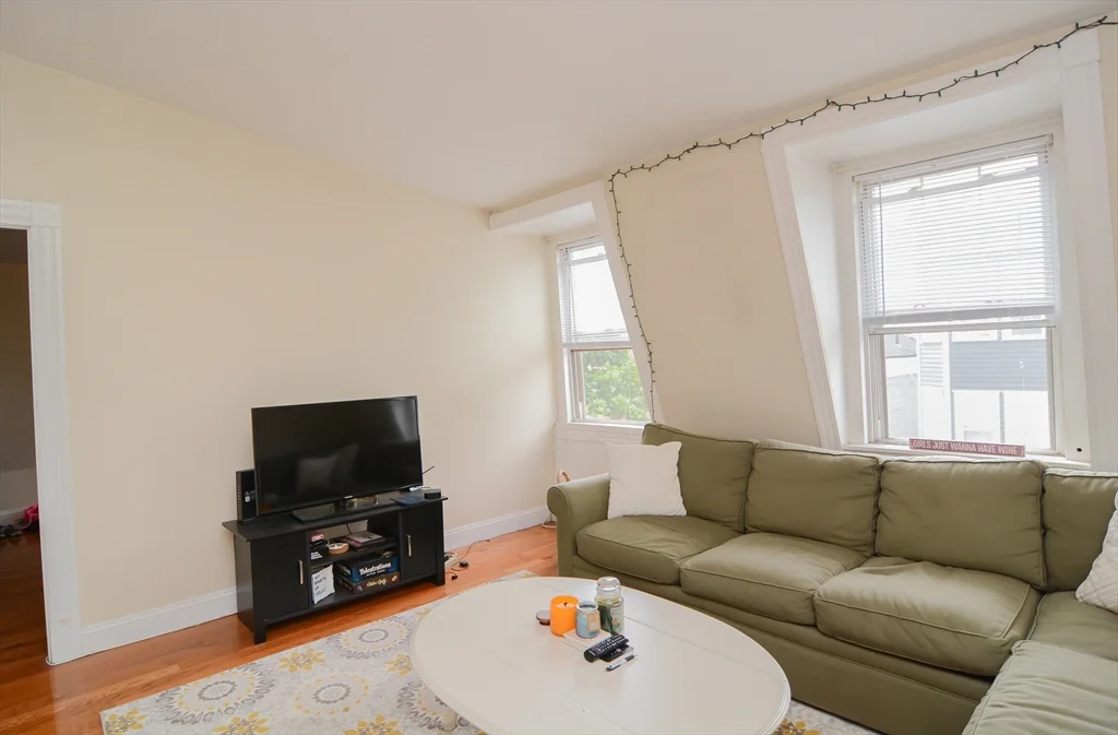 2 bed, 1 bath apartment for rent at 546 East 8th St Unit 3, South Boston — photo 4 of 32