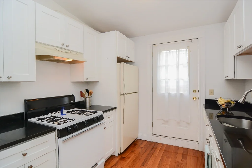 2 bed, 1 bath apartment for rent at 546 East 8th St Unit 3, South Boston — photo 12 of 32