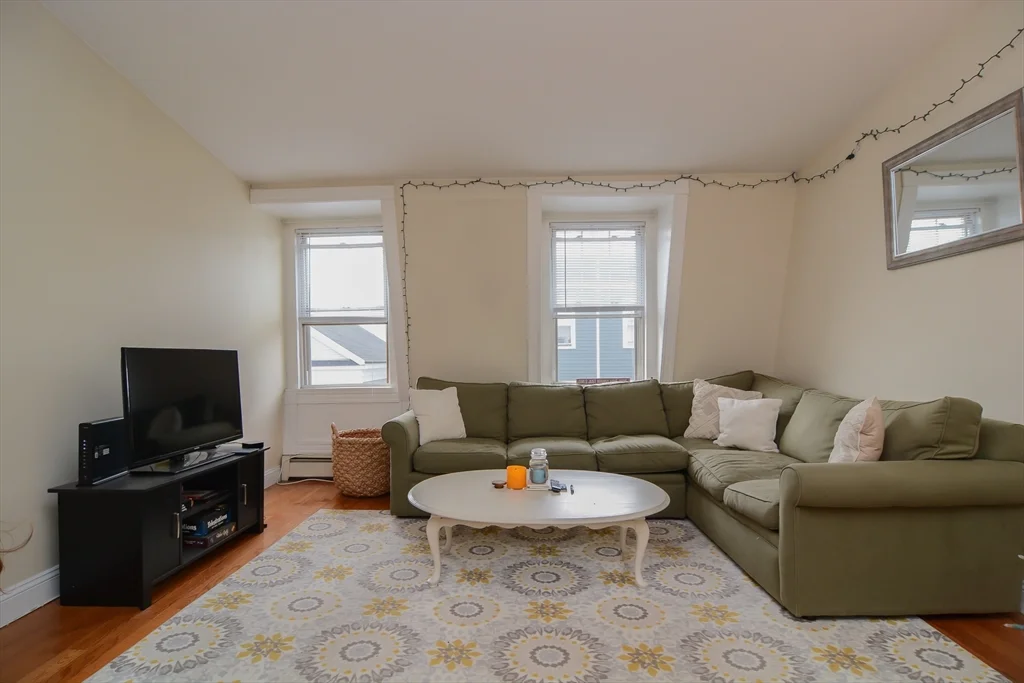 2 bed, 1 bath apartment for rent at 546 East 8th St Unit 3, South Boston