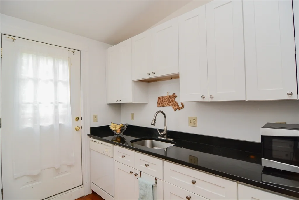 2 bed, 1 bath apartment for rent at 546 East 8th St Unit 3, South Boston — photo 11 of 32
