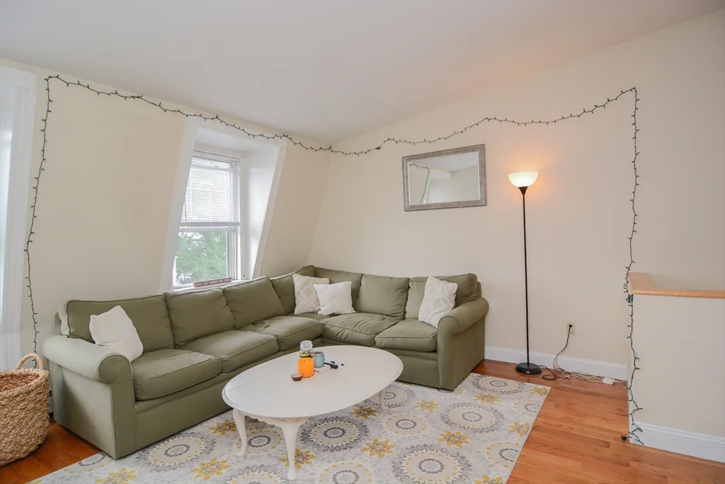 2 bed, 1 bath apartment for rent at 546 East 8th St Unit 3, South Boston — photo 3 of 32