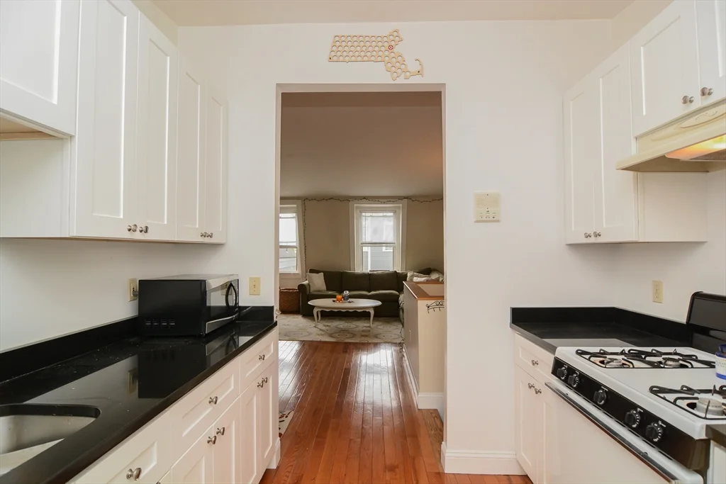2 bed, 1 bath apartment for rent at 546 East 8th St Unit 3, South Boston — photo 10 of 32