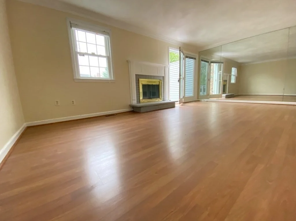 3 bed, 2 bath apartment for rent at 546 Lincoln St Unit 546, Waltham — photo 2 of 17