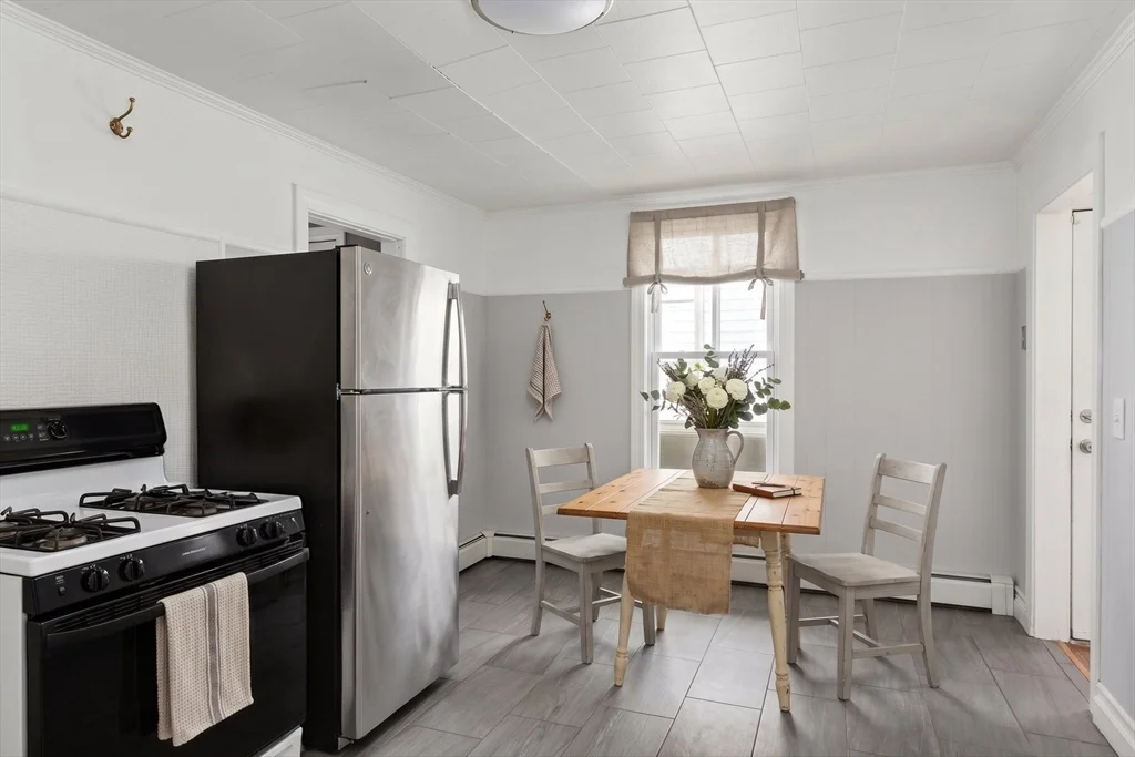 3 bed, 2 bath apartment for rent at 547 Broadway Unit 1, Ball Square — photo 4 of 14