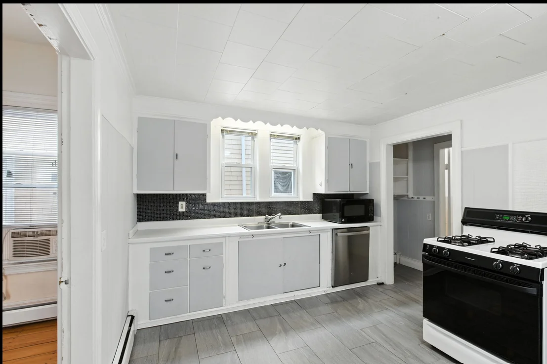 3 bed, 2 bath apartment for rent at 547 Broadway Unit 1, South Medford — photo 8 of 9