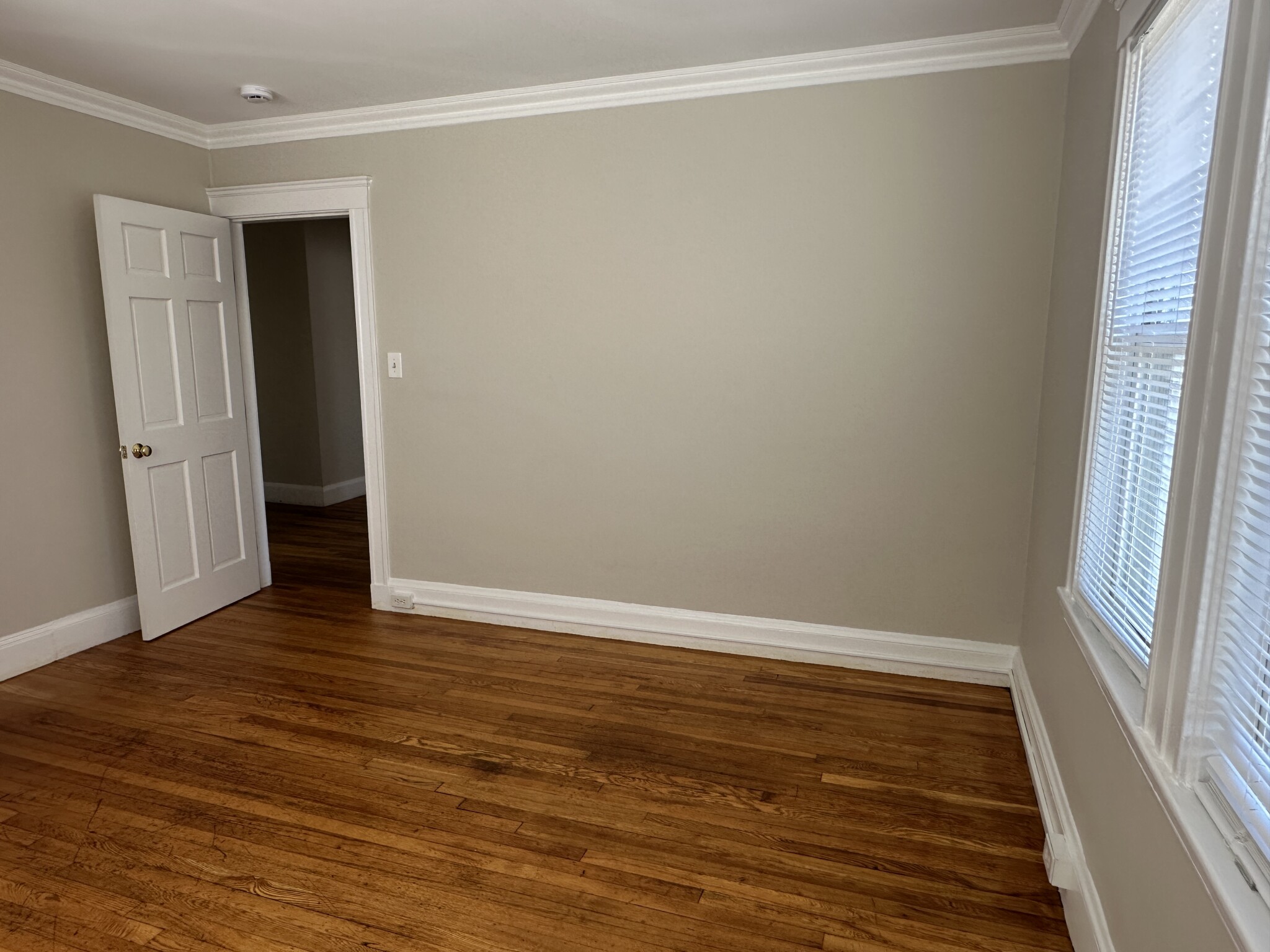 3 bed, 1 bath apartment for rent at 547 Hyde Park Ave Unit 3, Roslindale — photo 3 of 17
