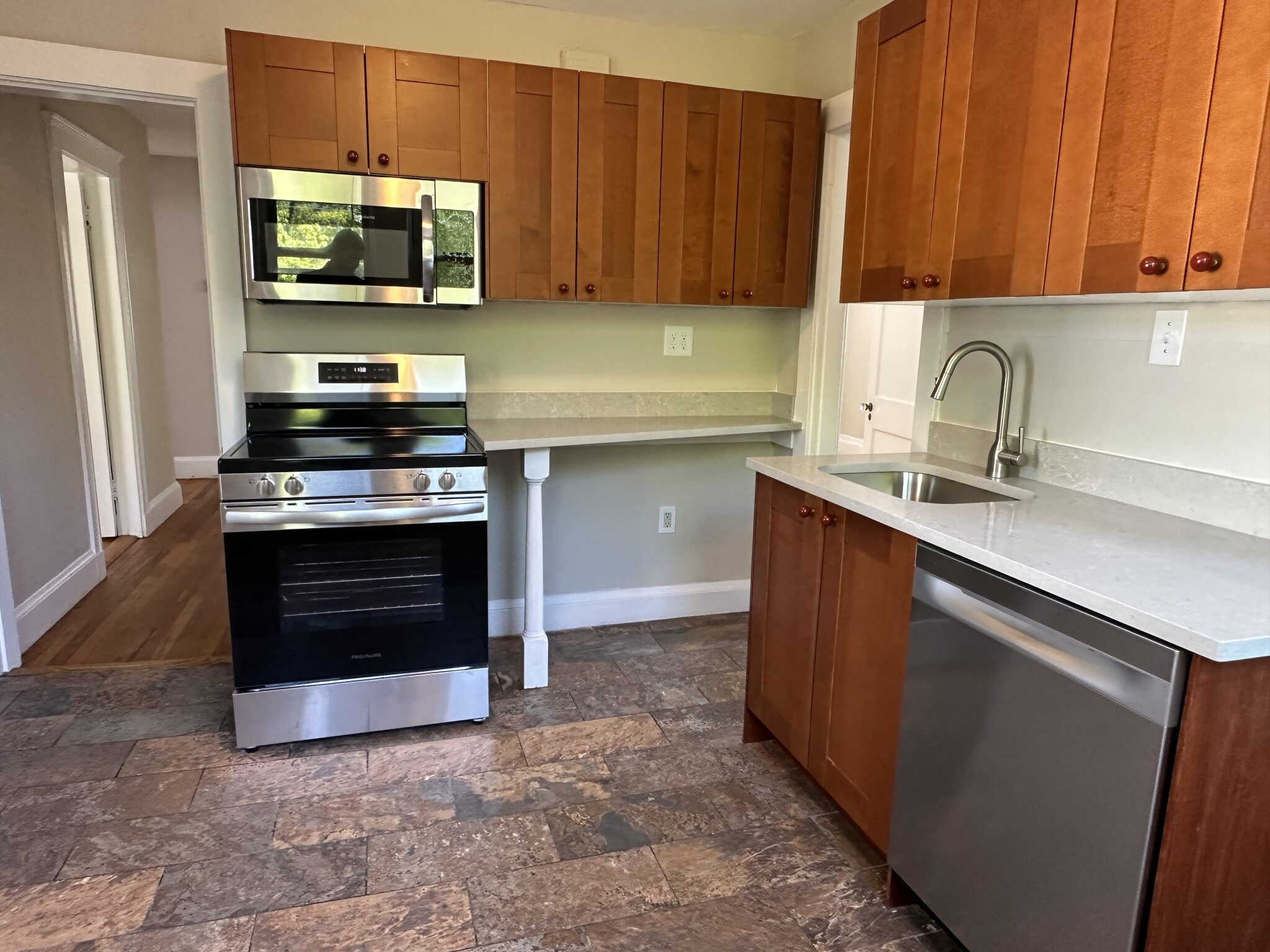 3 bed, 1 bath apartment for rent at 547 Hyde Park Ave Unit 3, Roslindale — photo 9 of 17