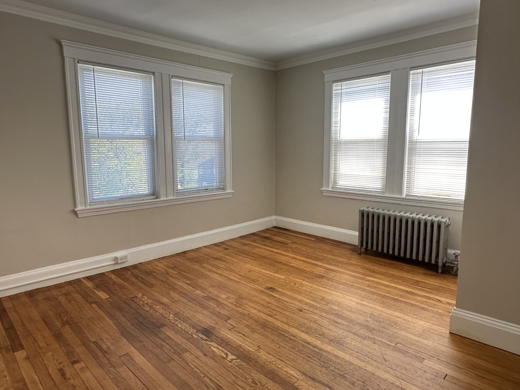 3 bed, 1 bath apartment for rent at 547 Hyde Park Ave Unit 3, Roslindale — photo 2 of 17