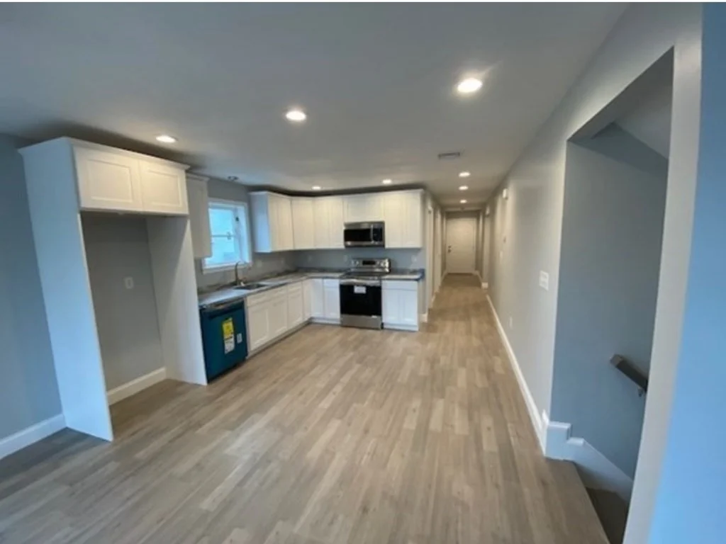 4 bed, 1 bath apartment for rent at 547 Main Unit 2, Brockton — photo 4 of 11