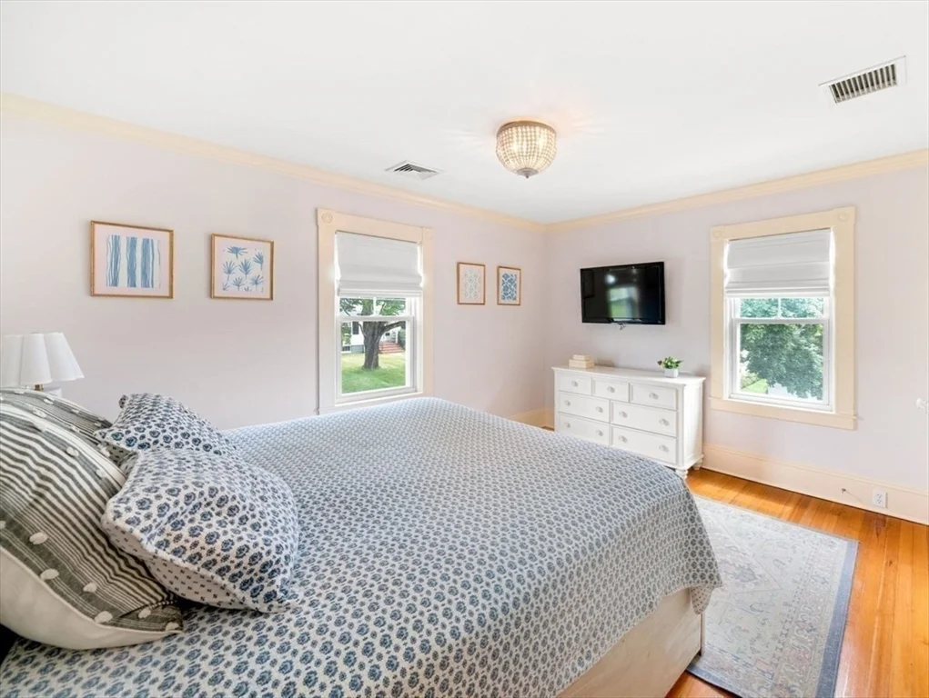 3 bed, 1 bath apartment for rent at 548 Elm St, Dartmouth — photo 13 of 21