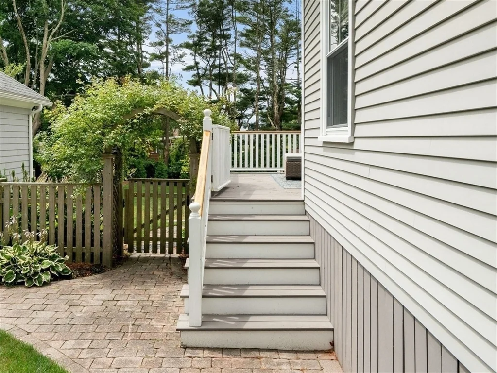 3 bed, 1 bath apartment for rent at 548 Elm St, Dartmouth — photo 17 of 21