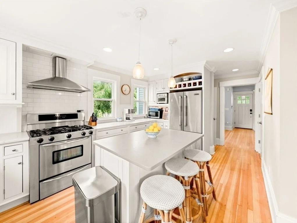 3 bed, 1 bath apartment for rent at 548 Elm St, Dartmouth — photo 8 of 21