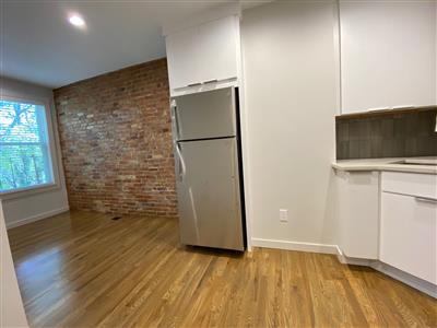 1 bed, 1 bath apartment for rent at 548 Green St Unit 3, Riverside — photo 2 of 9