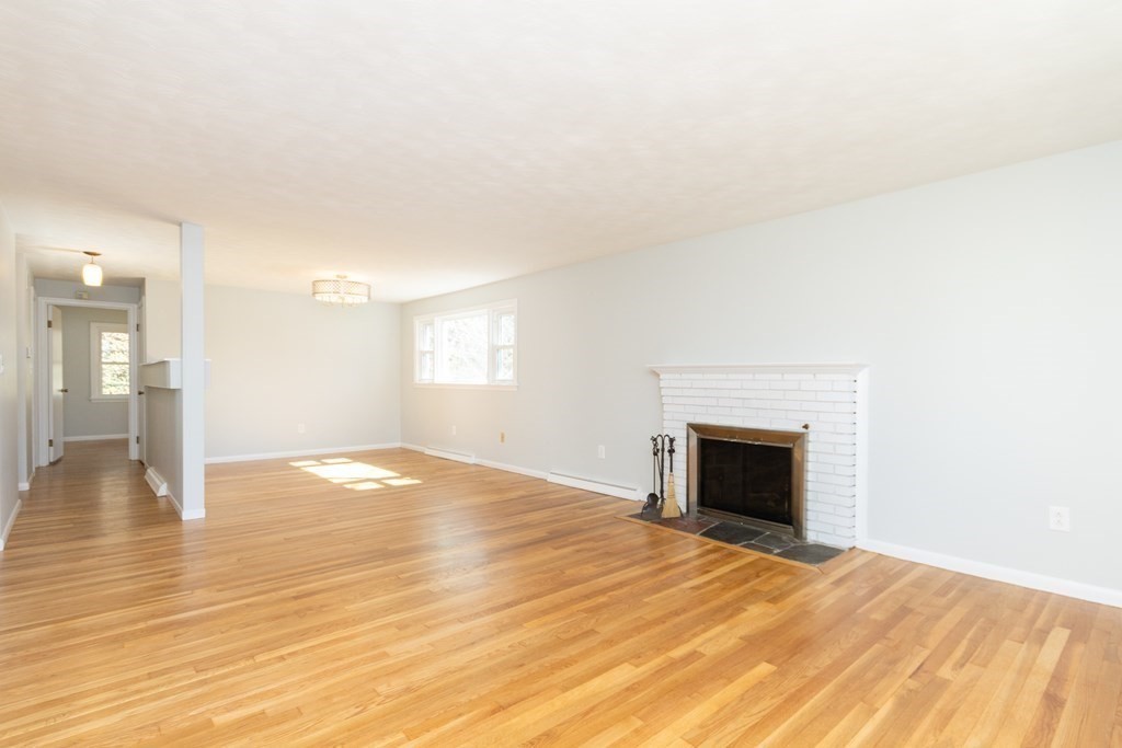 2 bed, 1 bath apartment for rent at 548 Poplar St, Roslindale — photo 3 of 20