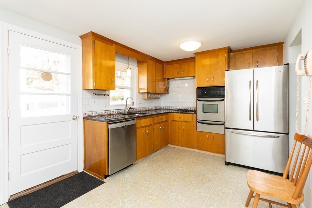 2 bed, 1 bath apartment for rent at 548 Poplar St, Roslindale — photo 8 of 20