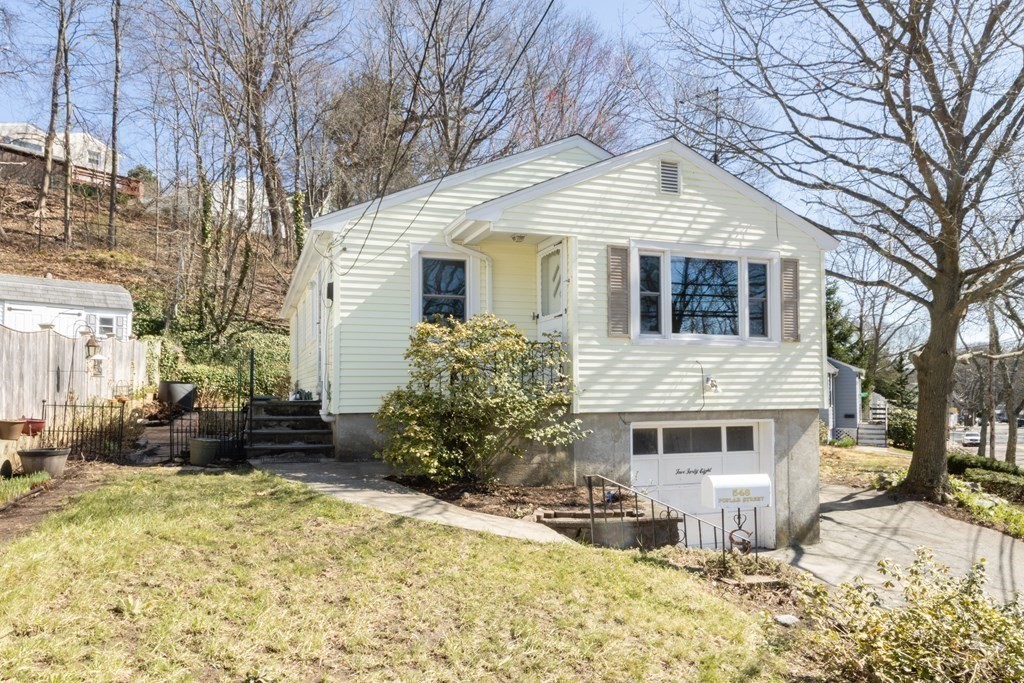 2 bed, 1 bath apartment for rent at 548 Poplar St, Roslindale